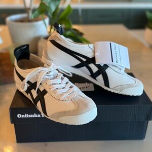 Onitsuka Tiger Mexico 66 tennis shoes
Perfect Holiday Gift!!
